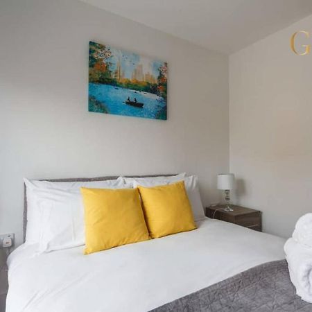 2 Bedroom Apartment Chapel Riverside At Goshen Property Serviced Accommodation Southampton, Free Wifi & Parking المظهر الخارجي الصورة